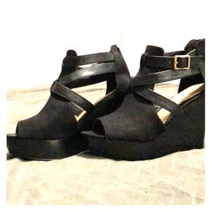 Women’s black wedges